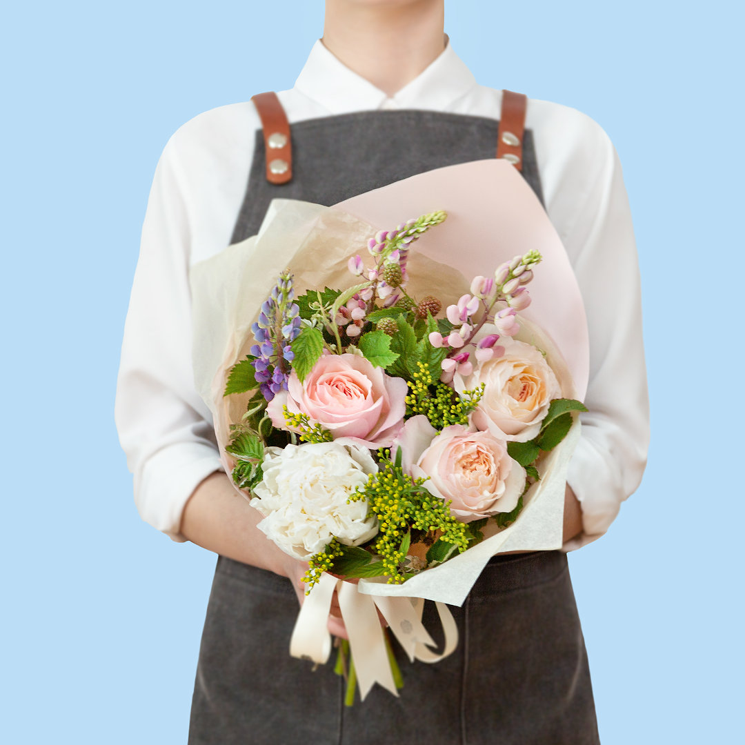 заказать букет Розы Кейра и люпины