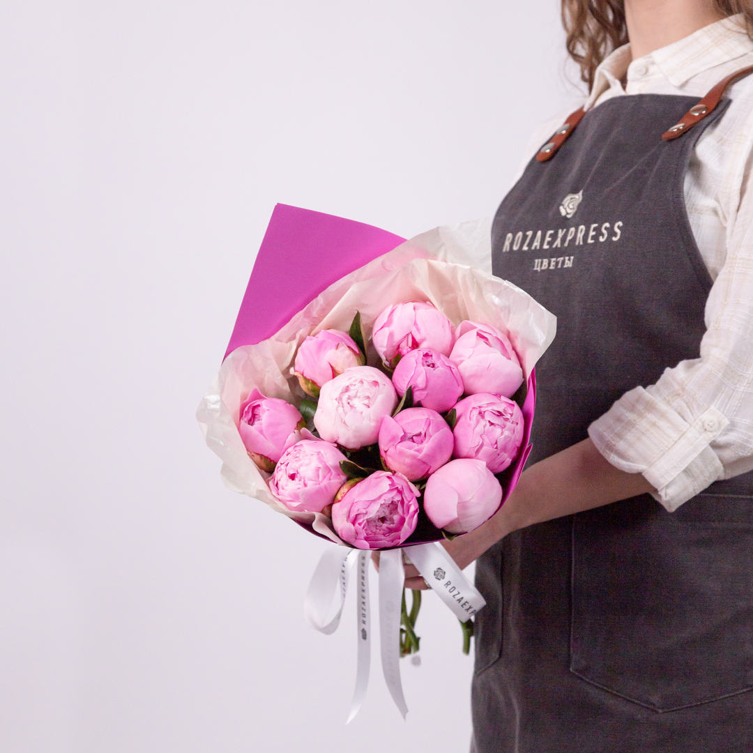 заказать букет 11 розовых пионов