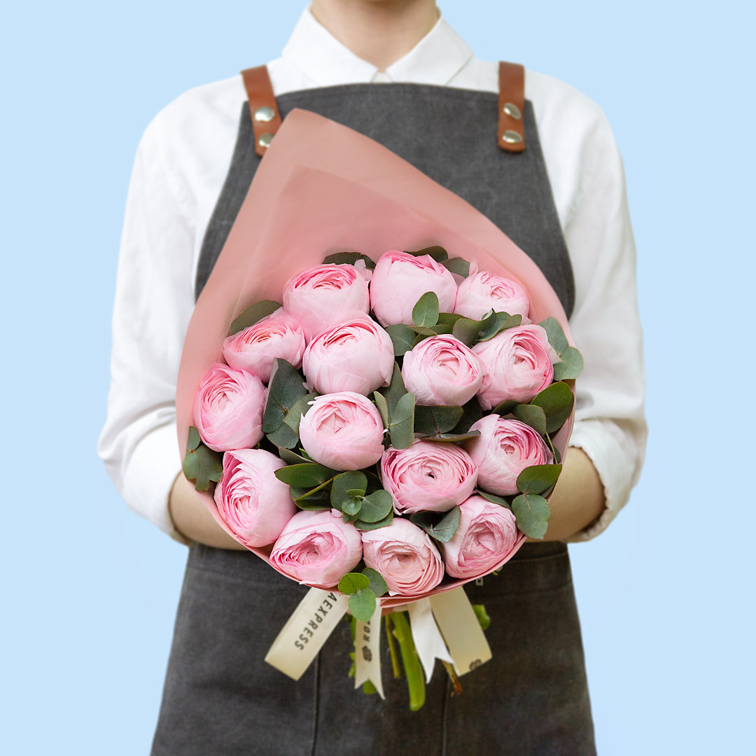 заказать букет Ранункулюсы в крафте