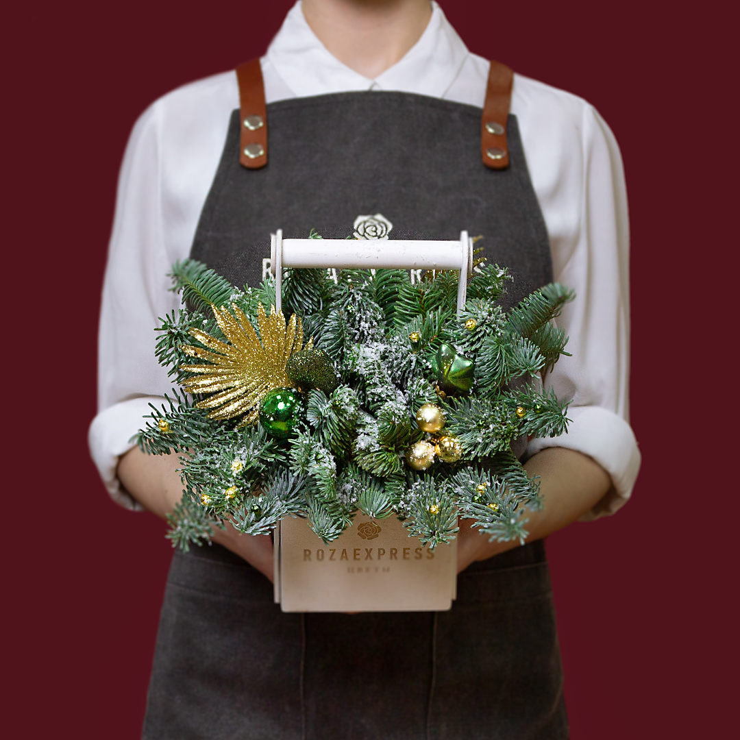 заказать букет Белый ящик с золотым пером