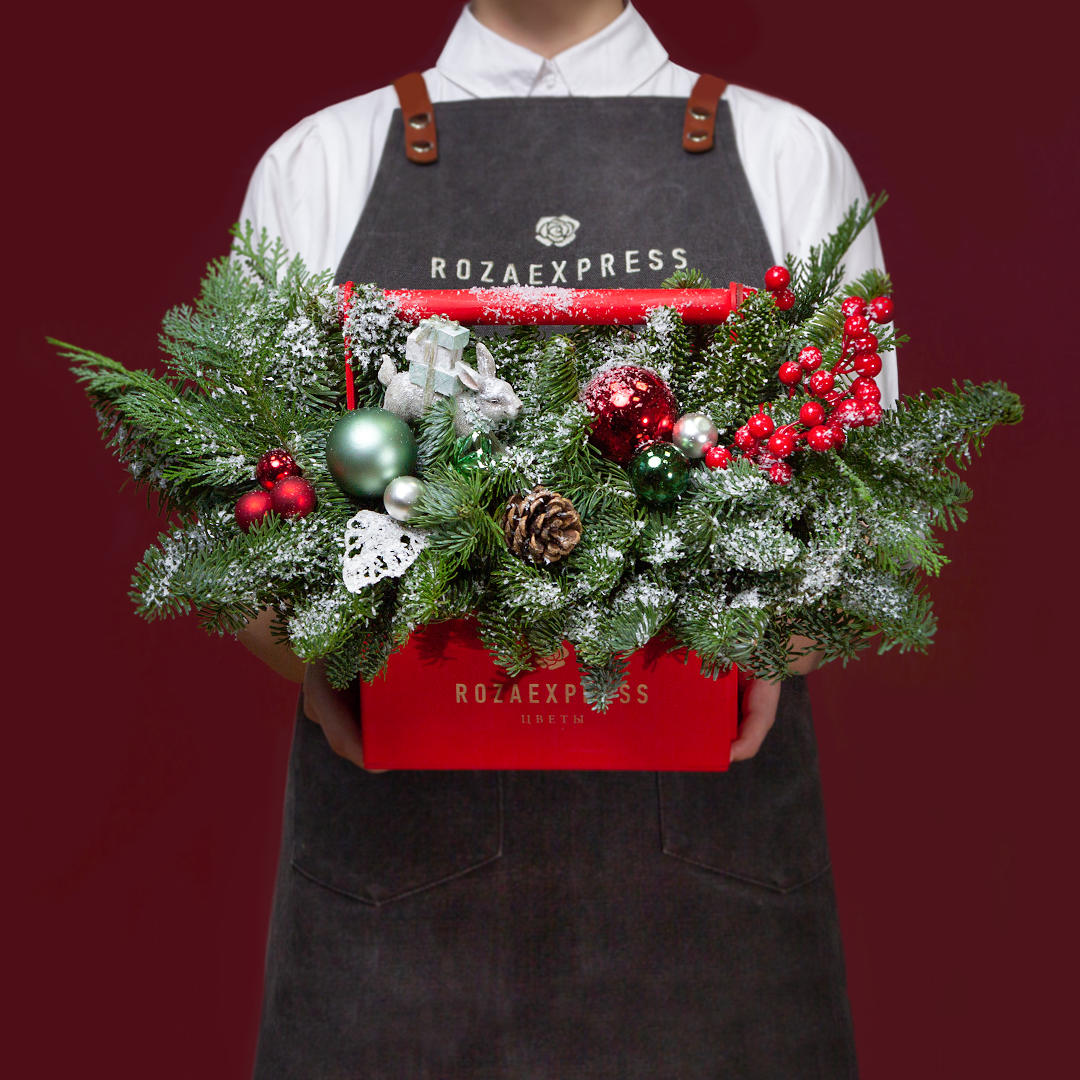 заказать букет Красный ящик с кроликом и подарком