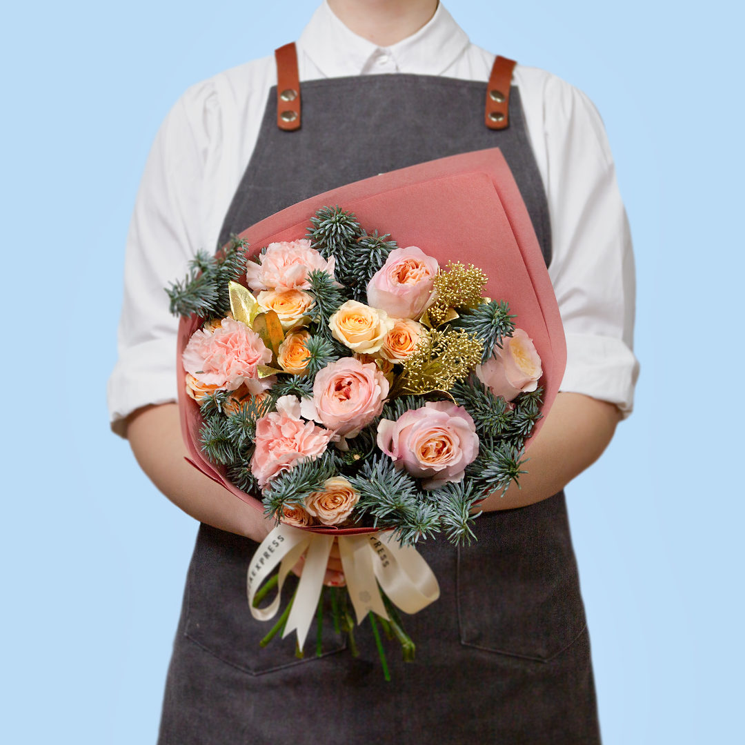 заказать букет Роза Кейра и скимия