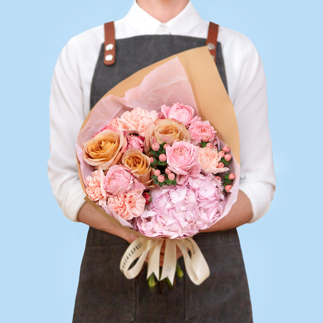 заказать букет Розовая гортензия и розы Симбол