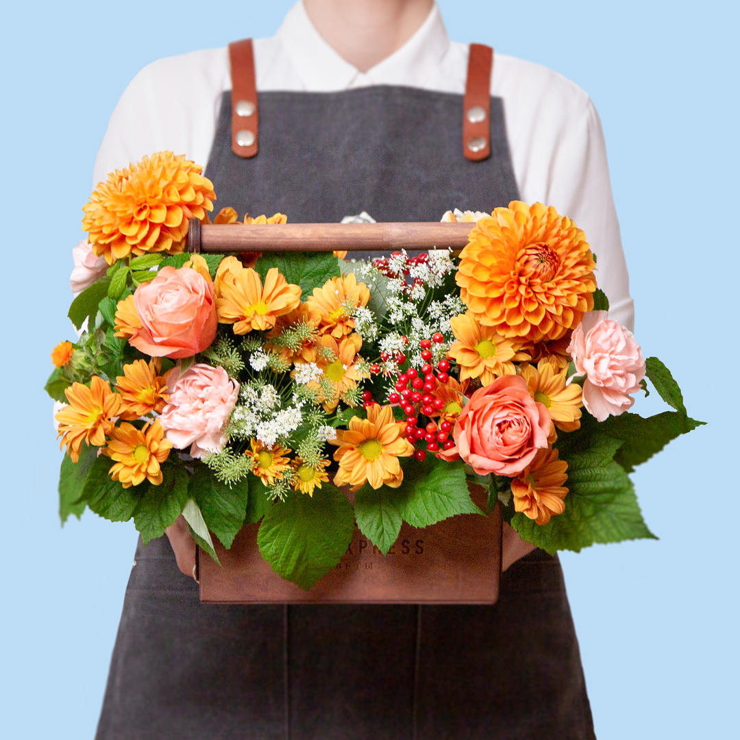 заказать букет Ящик с георгинами и хризантемой