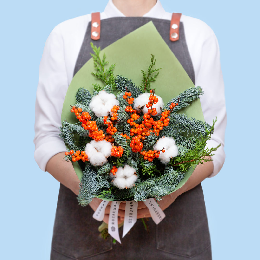 заказать букет Оранжевый илекс и кипарис