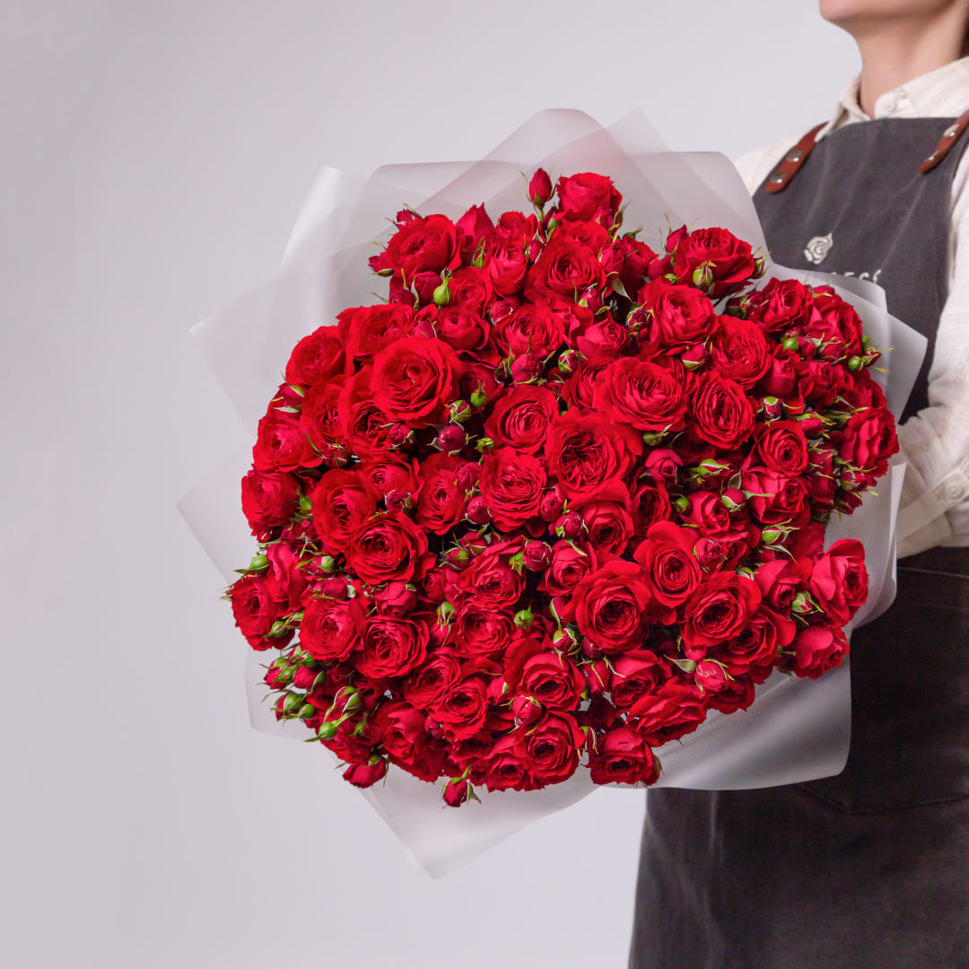 заказать букет Красные кустовые розы