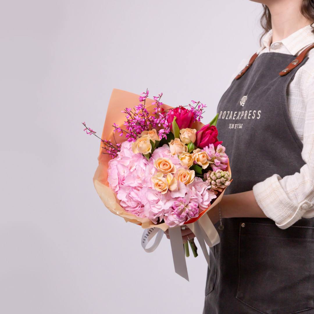 заказать букет Розовая гортензия и гиацинты