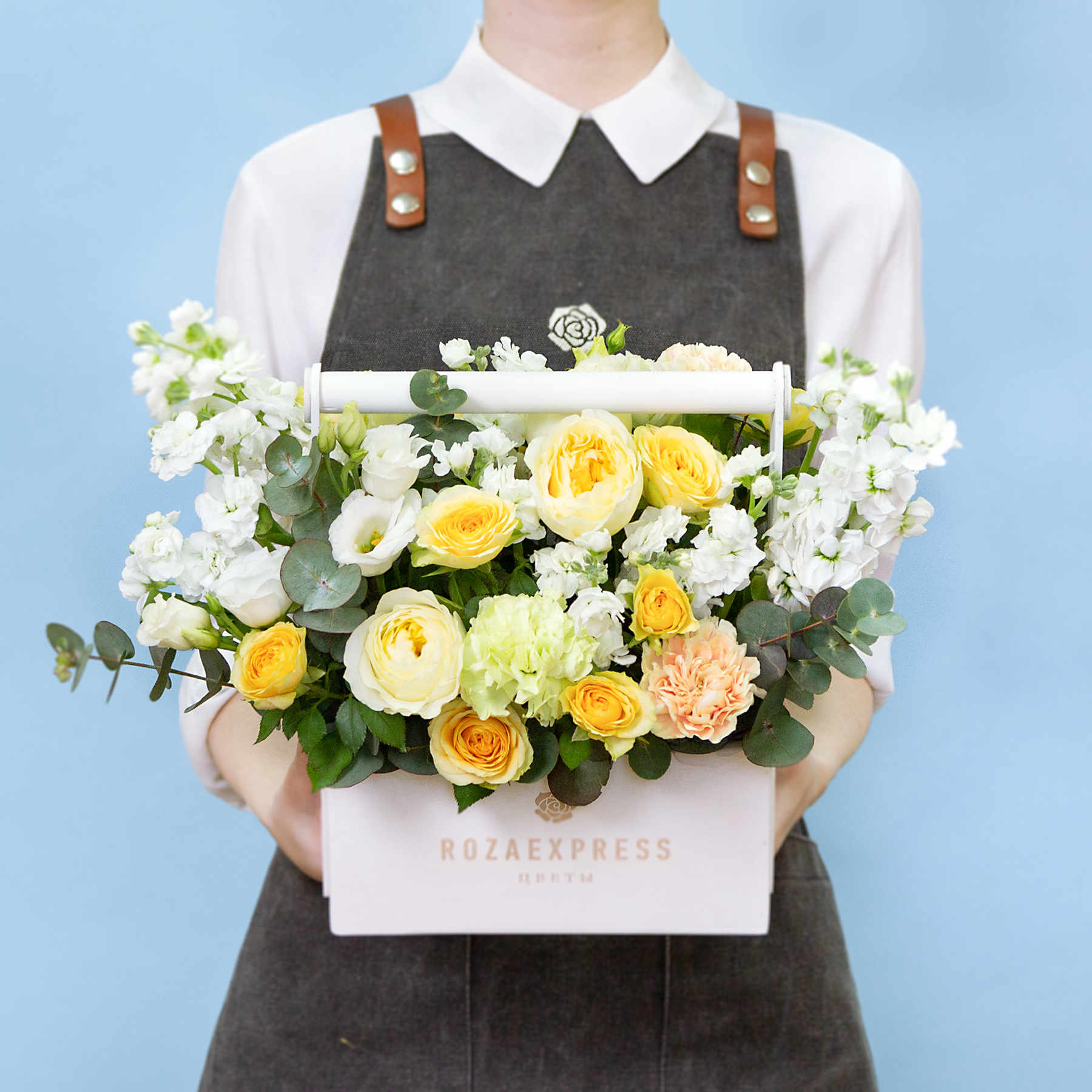 заказать букет Белый ящик с розой Пейшнс