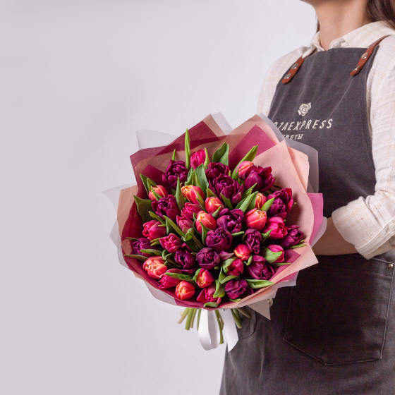 заказать букет Тюльпаны Колумбус и Пурпурные тюльпаны