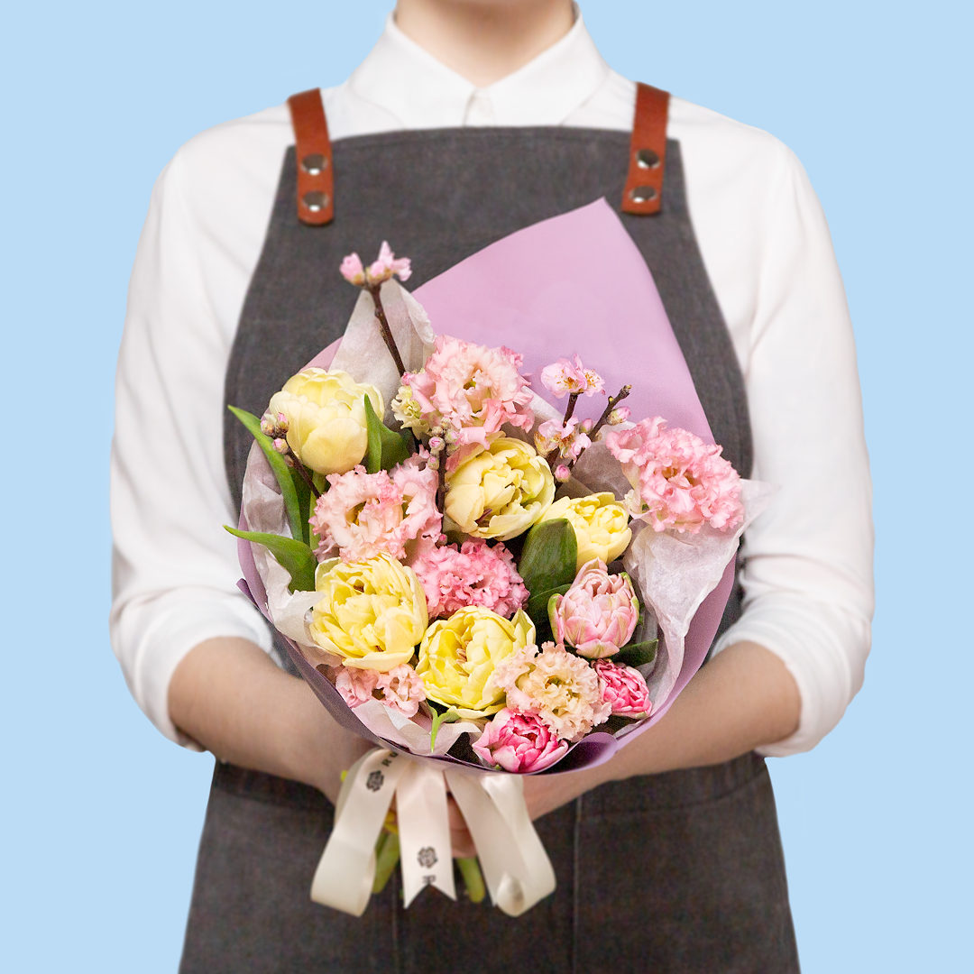 заказать букет Тюльпаны и розовая эустома
