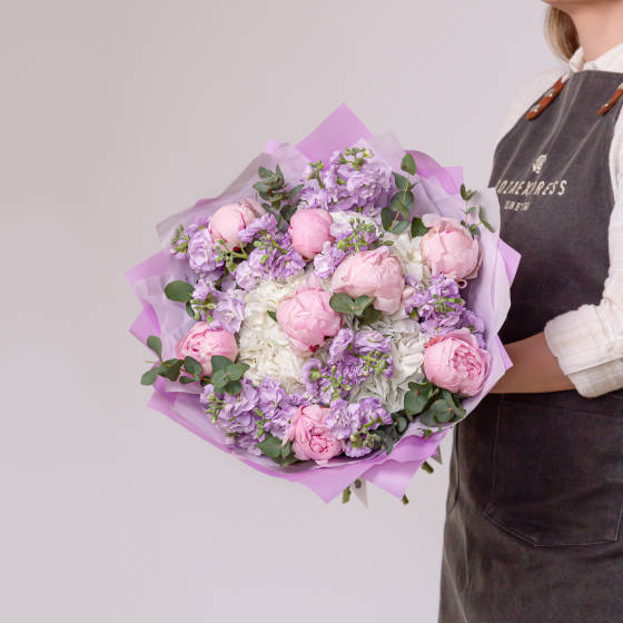 заказать букет Розовые пионы и маттиола