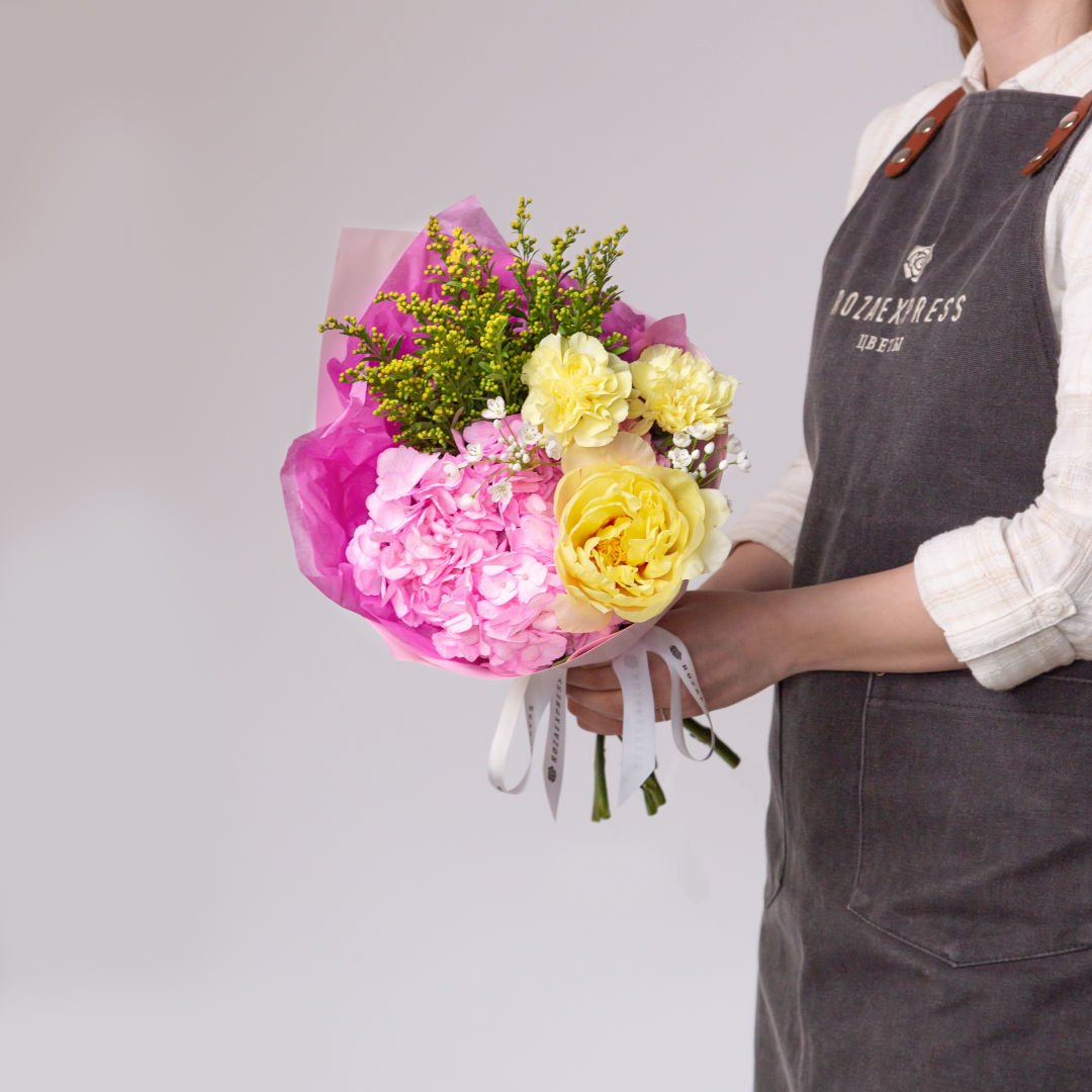 заказать букет Желтые пионы и розовая гортензия