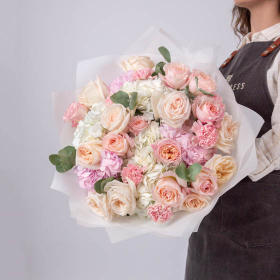  заказать букет Розовые гортензии и розы Вайт охара