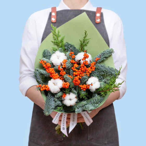 заказать букет Оранжевый илекс и кипарис