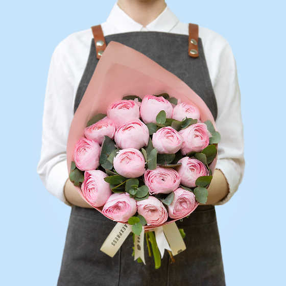 заказать букет Ранункулюсы в крафте