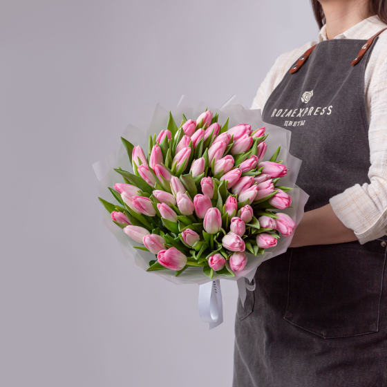 заказать букет 51 розовый тюльпан