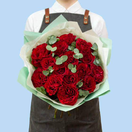 заказать букет Розы Хартс и эвкалипт