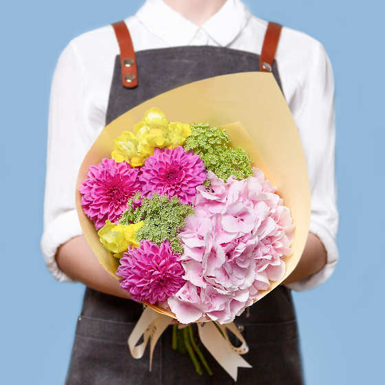 заказать букет Розовая гортензия и георгины