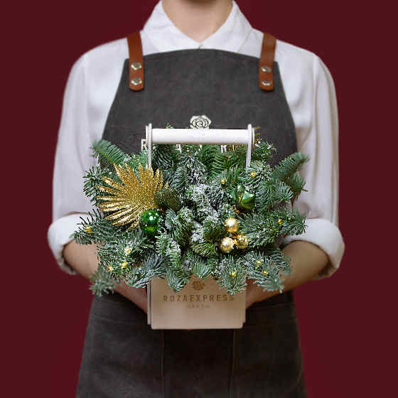 заказать букет Белый ящик с золотым пером