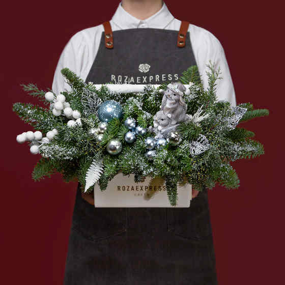 заказать букет Белый ящик с кроликами на санях