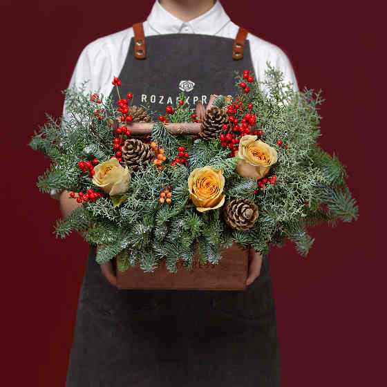 заказать букет Композиция с кипарисом и розой Голден мустард