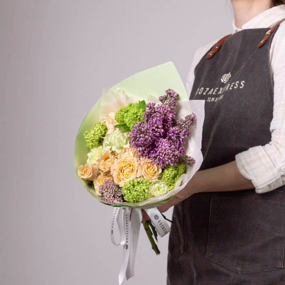 заказать букет Розы Сахара и гвоздики лайм