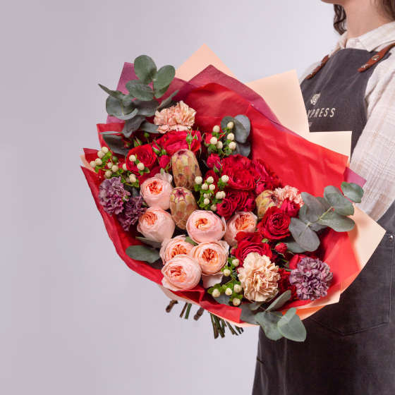 заказать букет Розы Джульетта и гвоздики