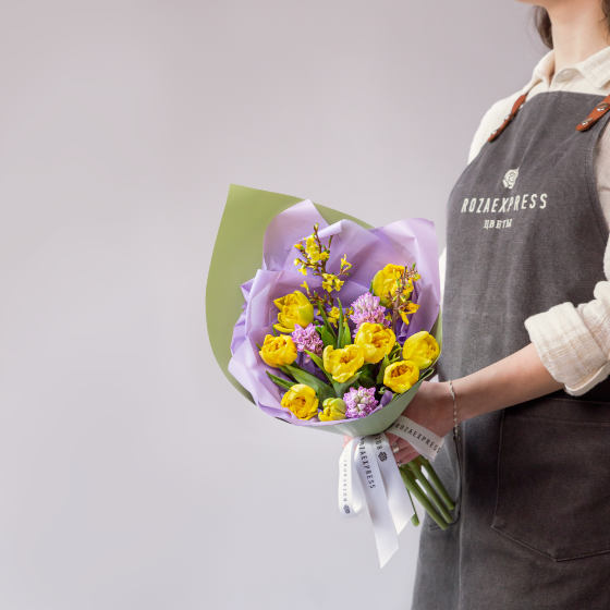 заказать букет Сиреневые гиацинты и тюльпаны