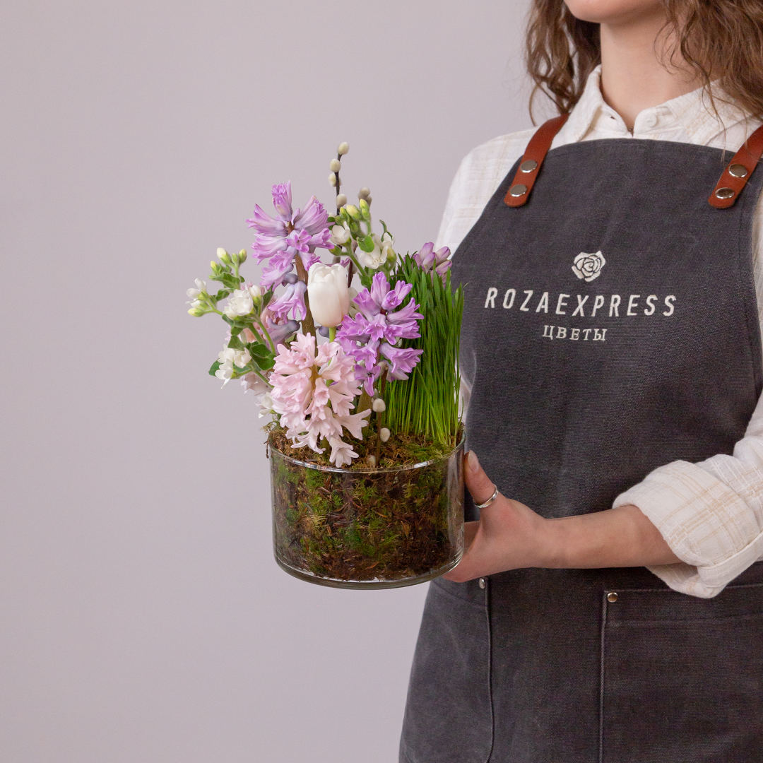 заказать букет Ваза с розовыми гиацинтами и вербой
