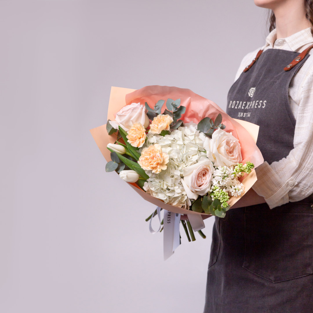заказать букет Роза Вайт Охара и сирень
