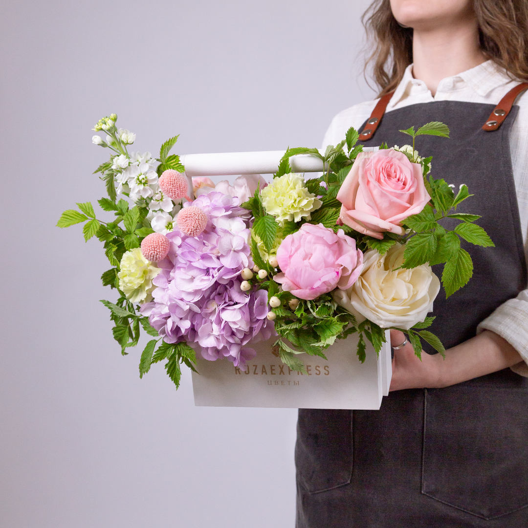 заказать букет Ящик с розой Вайт Охара и гортензией