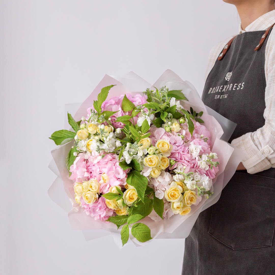 заказать букет Розовая гортензия и матиола