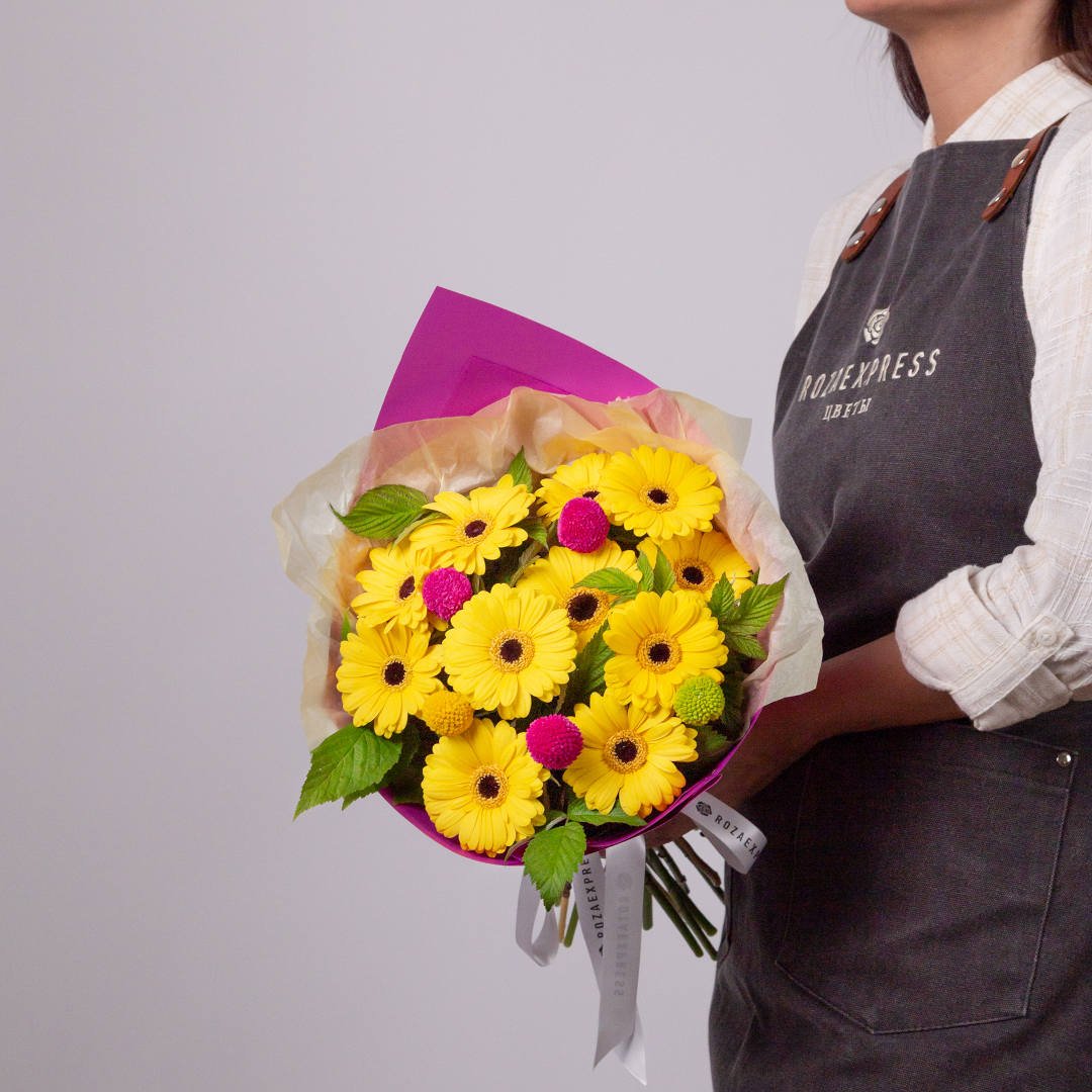 заказать букет Желтые гермини и краспедия микс