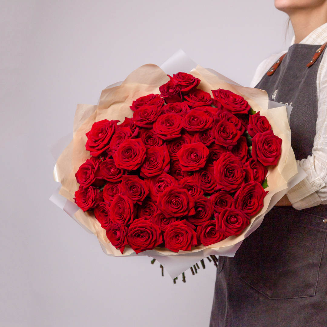 заказать букет Букет с розами Рэд Наоми