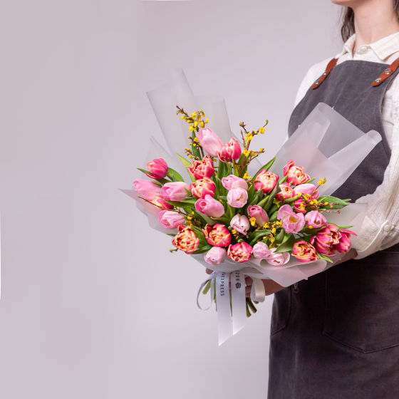 заказать букет Тюльпаны и форзиция