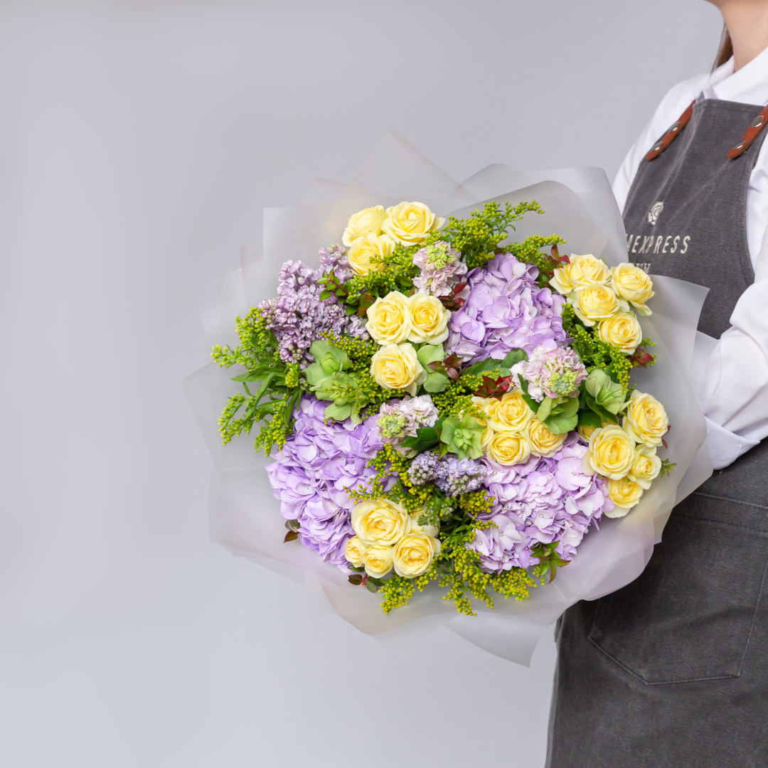 заказать букет Ванильная кустовая роза и гортензии