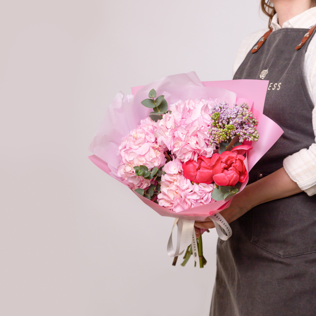 заказать букет Пионы Корал Шарм и сирень