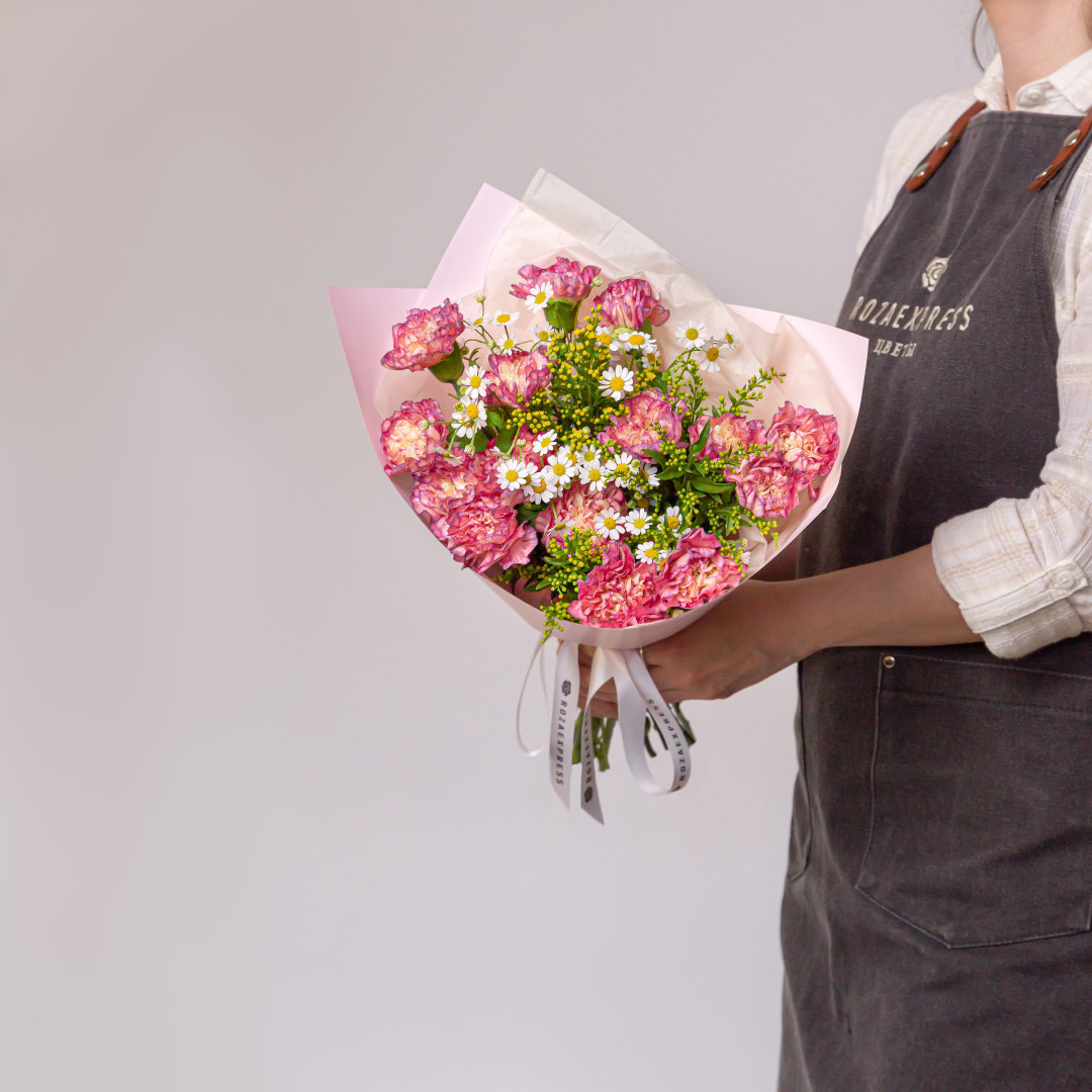 заказать букет Диантусы и солидаго