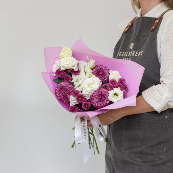 заказать букет Букет из хризантем и эустомы