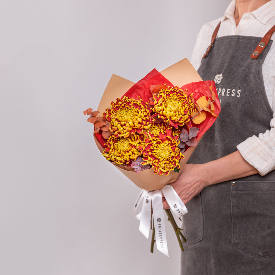 заказать букет Хризантемы Фуэго и эвкалипт