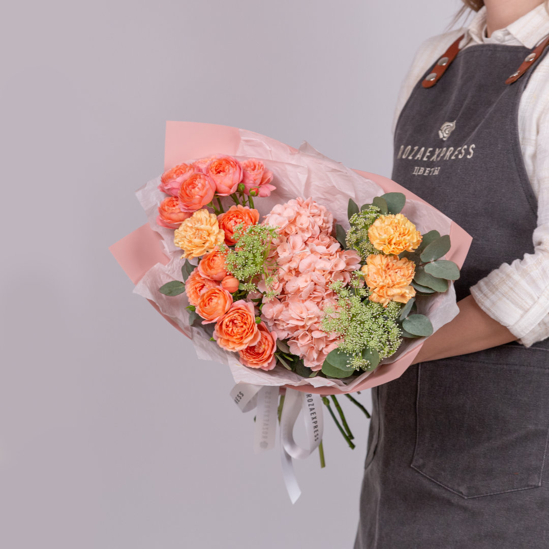 заказать букет Кустовая роза Джульетта и гвоздики