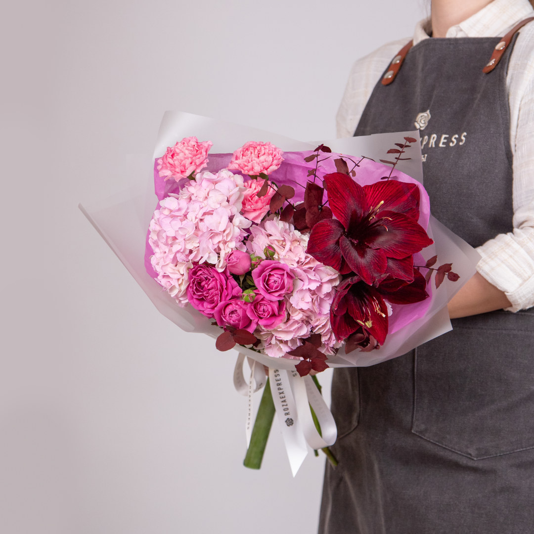 заказать букет Бордовый амариллис и гортензии