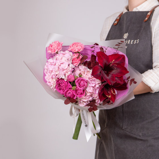 заказать букет Бордовый амариллис и гортензии