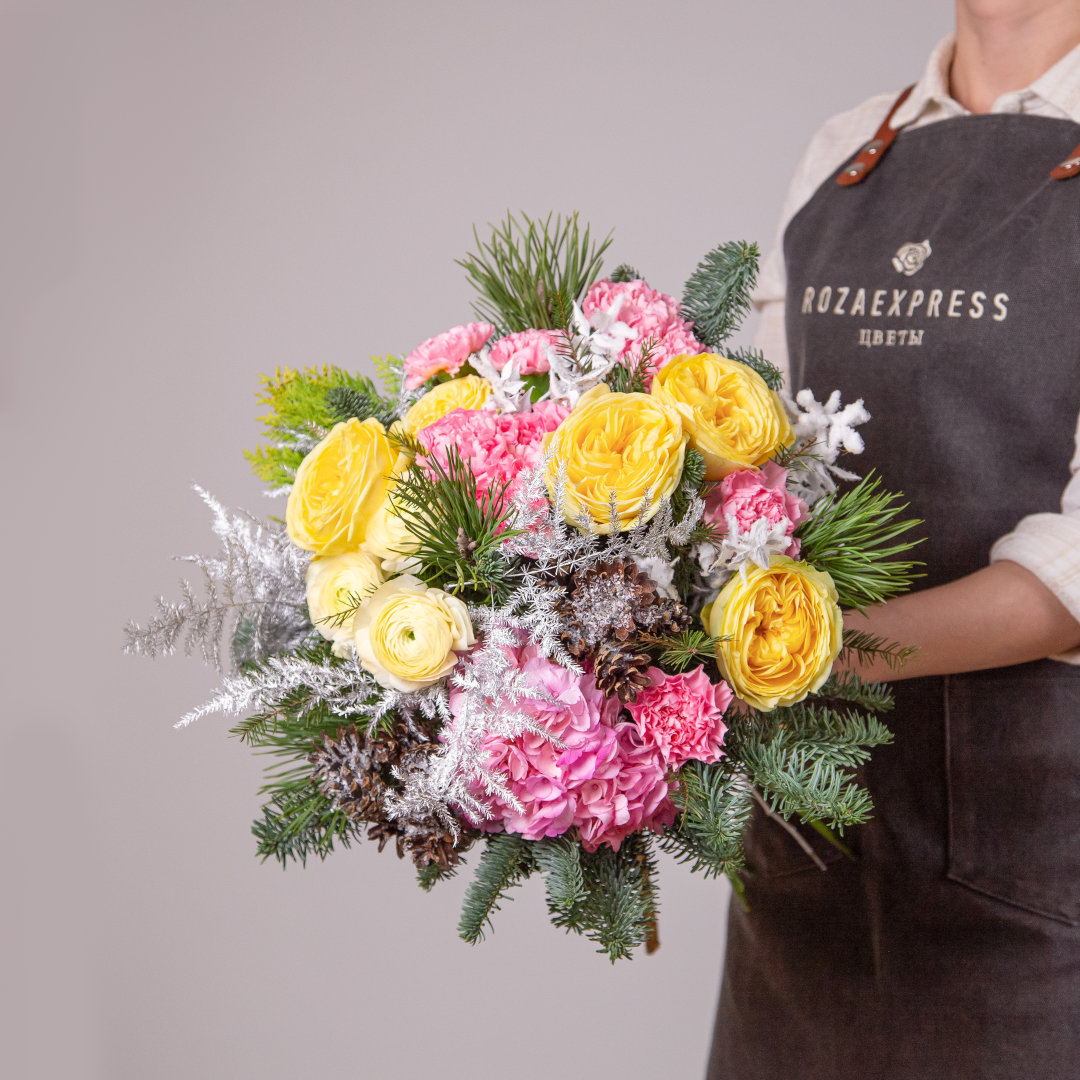 заказать букет Розы Каталина и ранункулюсы