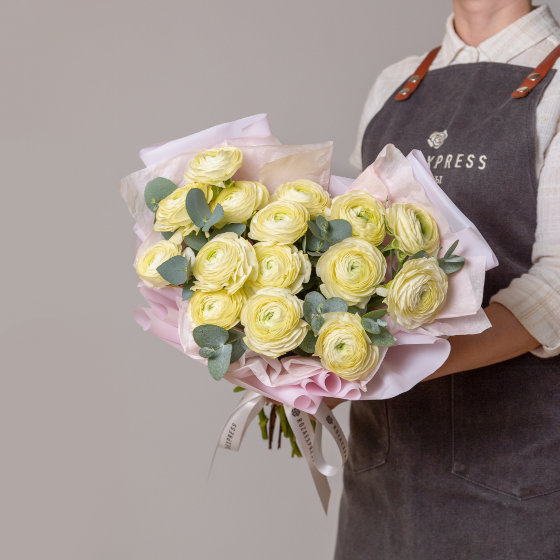 заказать букет Кремовые ранункулюсы