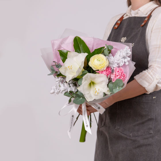 заказать букет Амариллис и диантусы