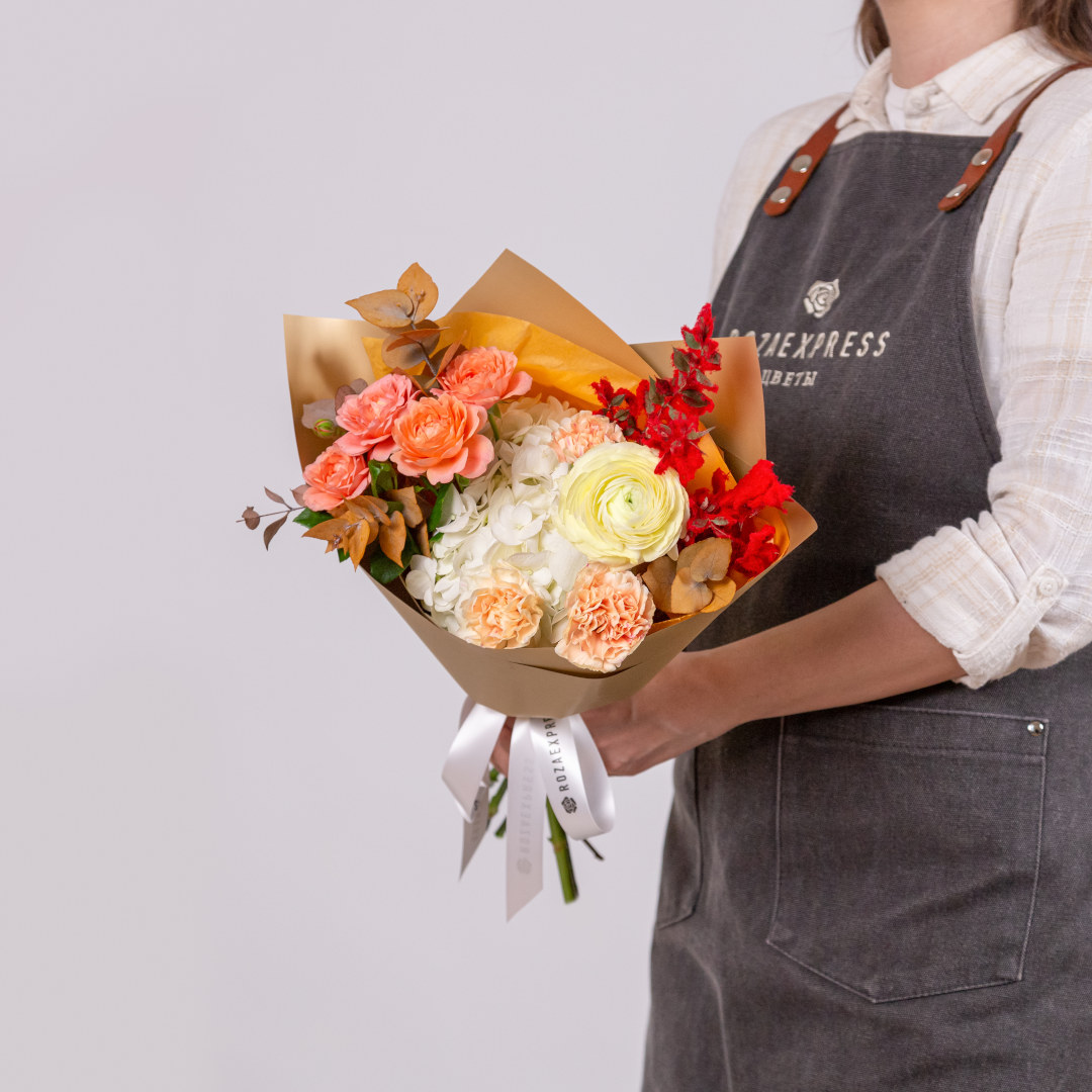 заказать букет Ранункулюс и гвоздики