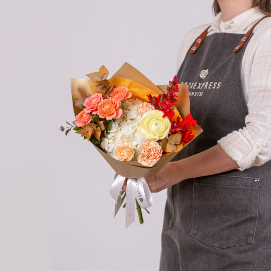 заказать букет Ранункулюс и гвоздики