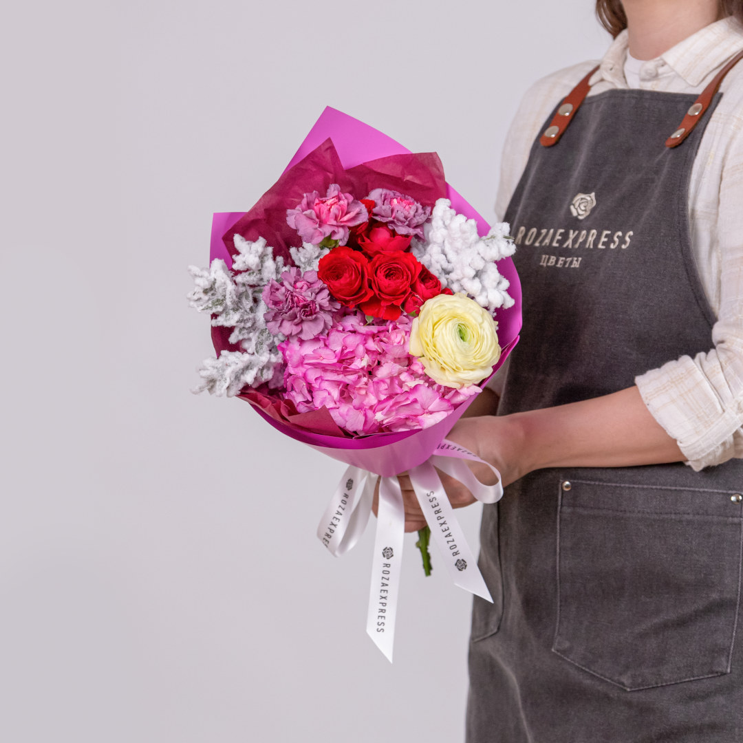 заказать букет Ранункулюс и гортензия