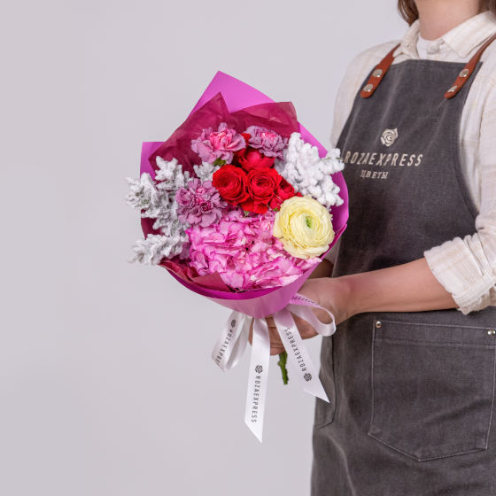 заказать букет Ранункулюс и гортензия